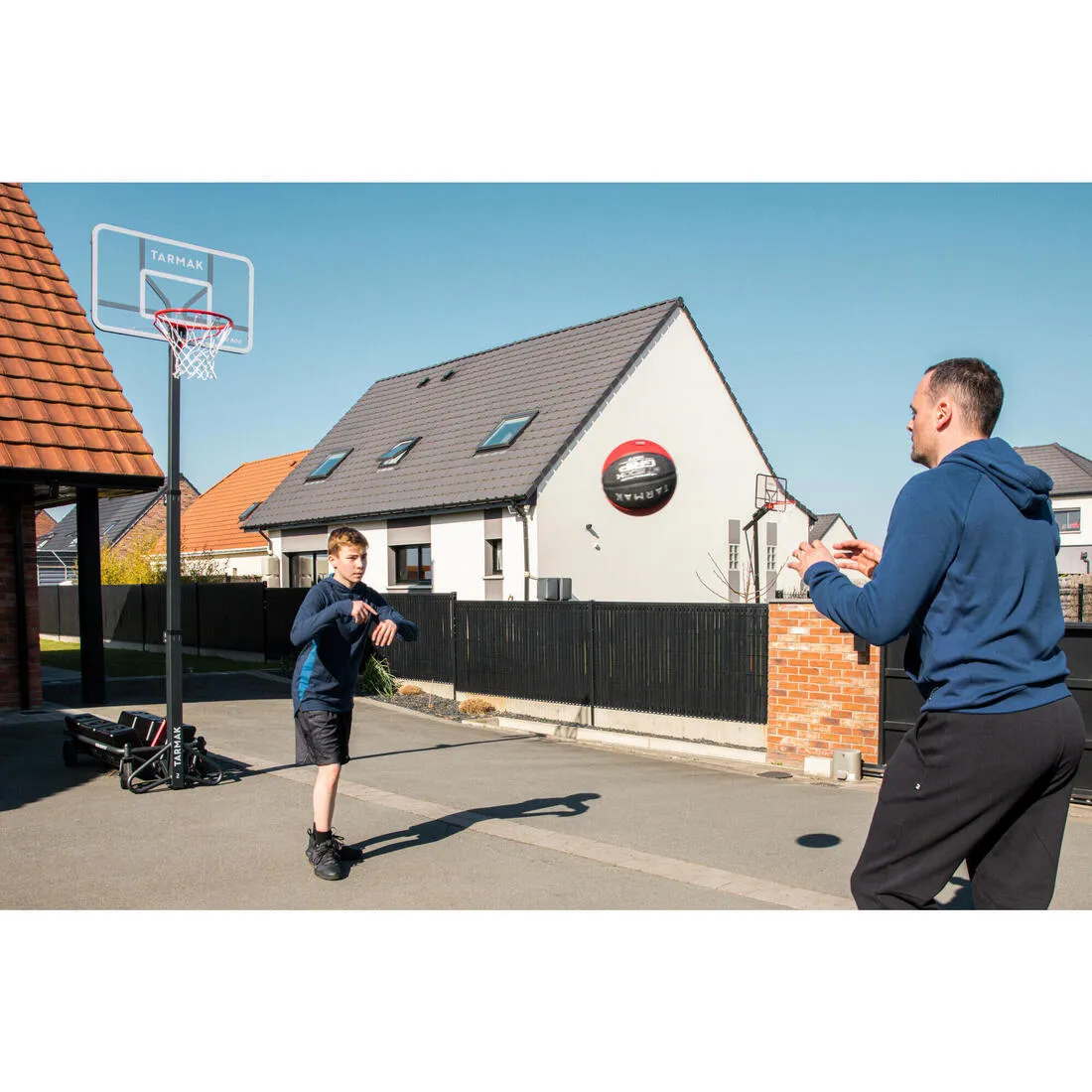 Adjustable Basketball Hoop By Tarmak - Adjustable From 2.4m To 3.05m