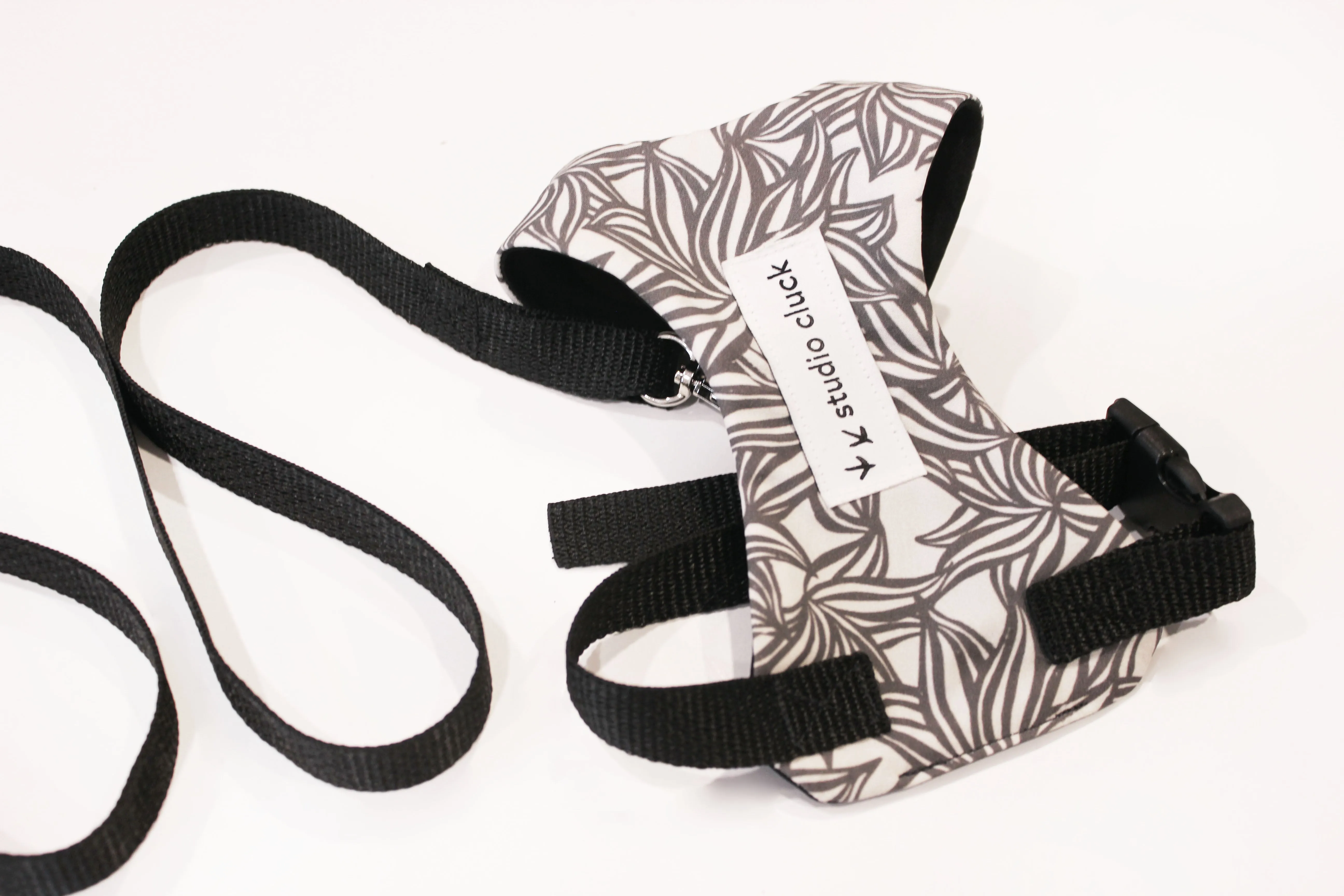 Chicken Harness Wild Black & White